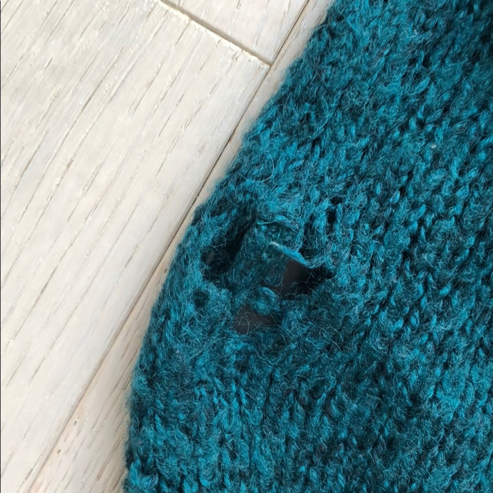 H&M Cropped Sweater - Picture 5 of 5